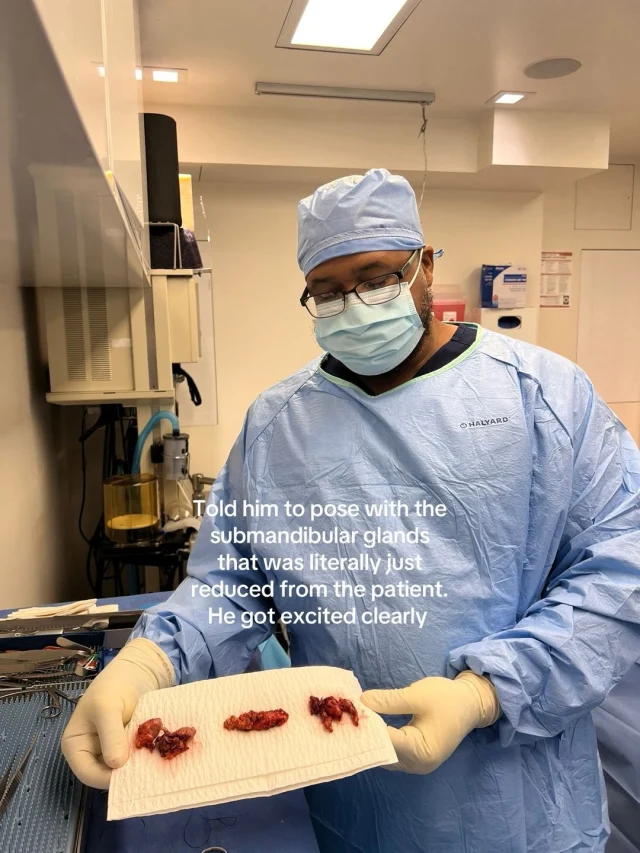 Can anyone guess what procedure this is from?? 
#drsterry #plasticsurgery #naturalresults #surgerytiktok